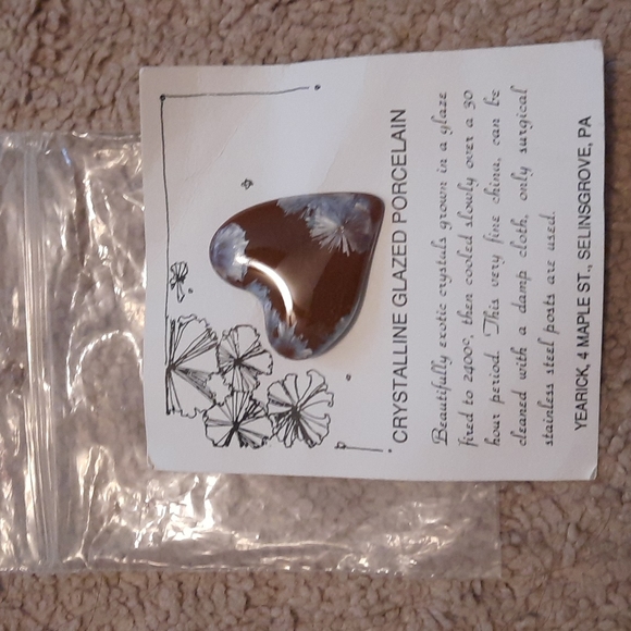 Crystalline Glazed Porcelain Heart Pin - Picture 3 of 3